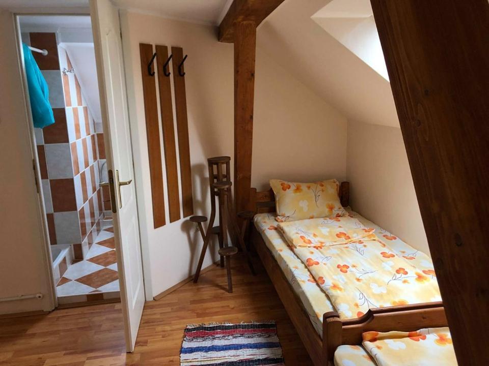 Balazs Vendeghaz Aparthotel Lupeni  Exterior photo