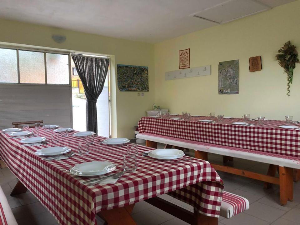 Balazs Vendeghaz Aparthotel Lupeni  Exterior photo
