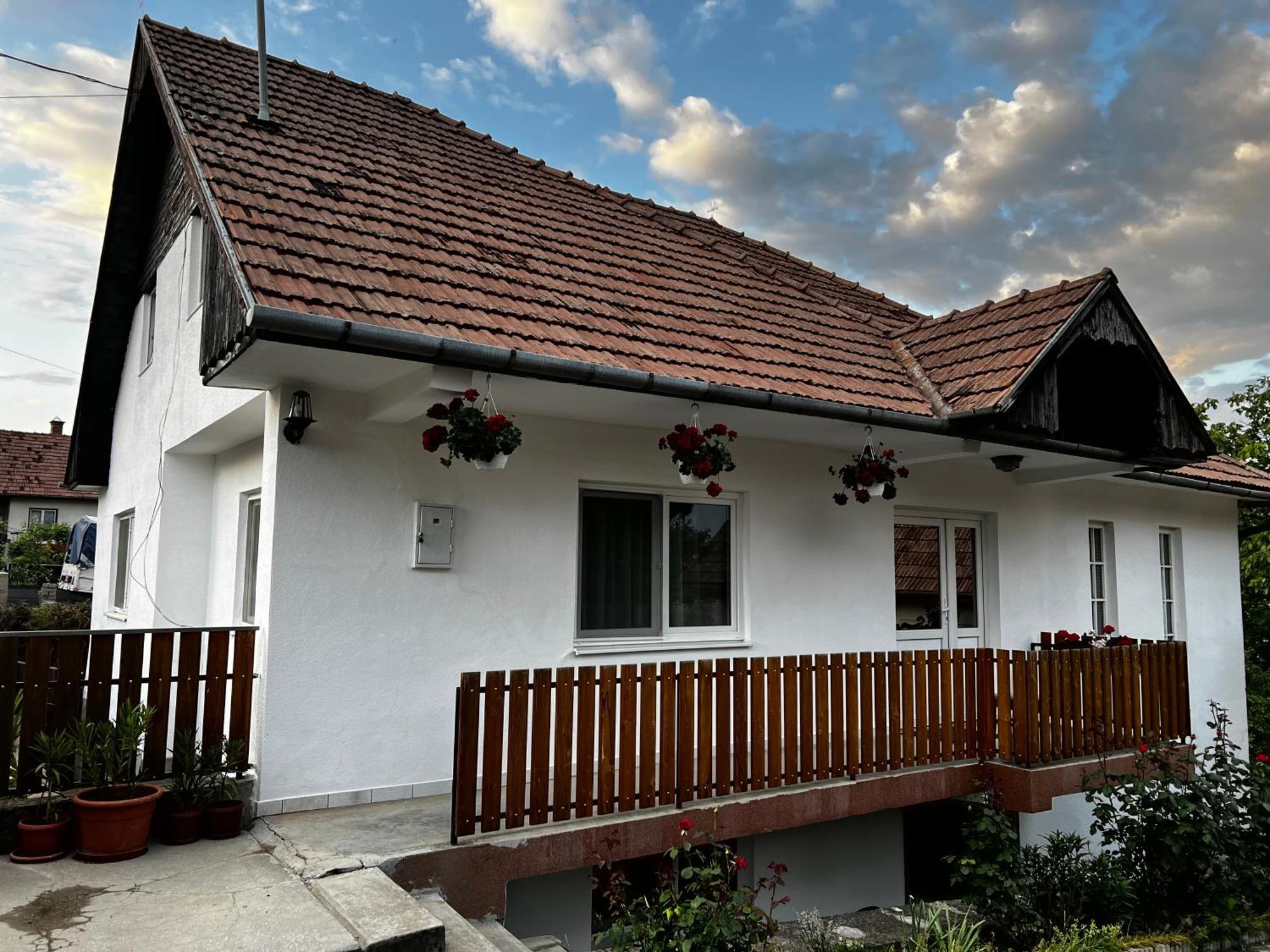 Balazs Vendeghaz Aparthotel Lupeni  Exterior photo